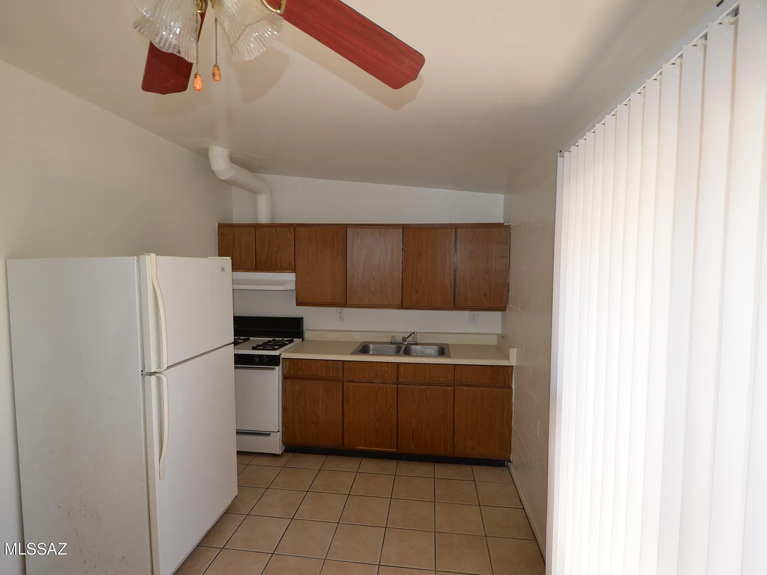 2 bed, 1.0 bath, 725 sqft, $895 — Photo 2