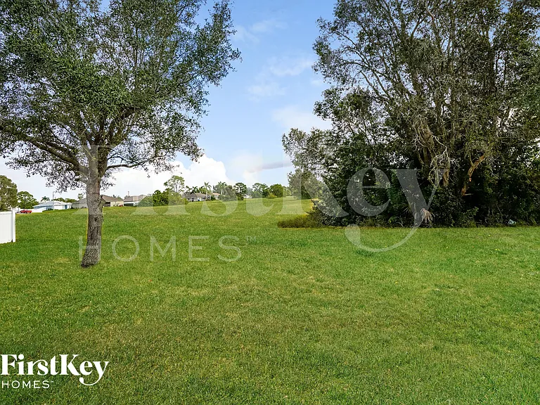 1633 NW 5th Ave — Photo 14