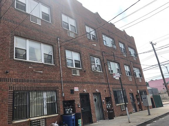 3rd image of 804 E 216th St