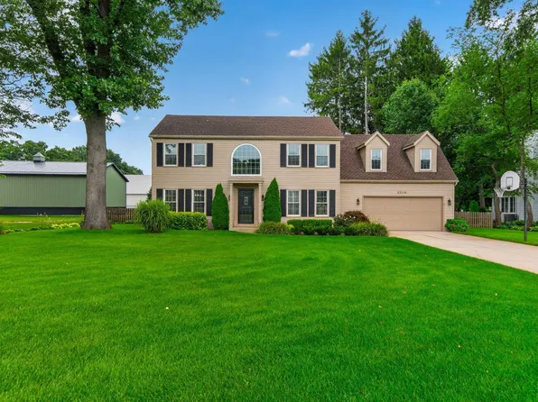 52116 Falcon Chase Dr, Granger, IN 46530