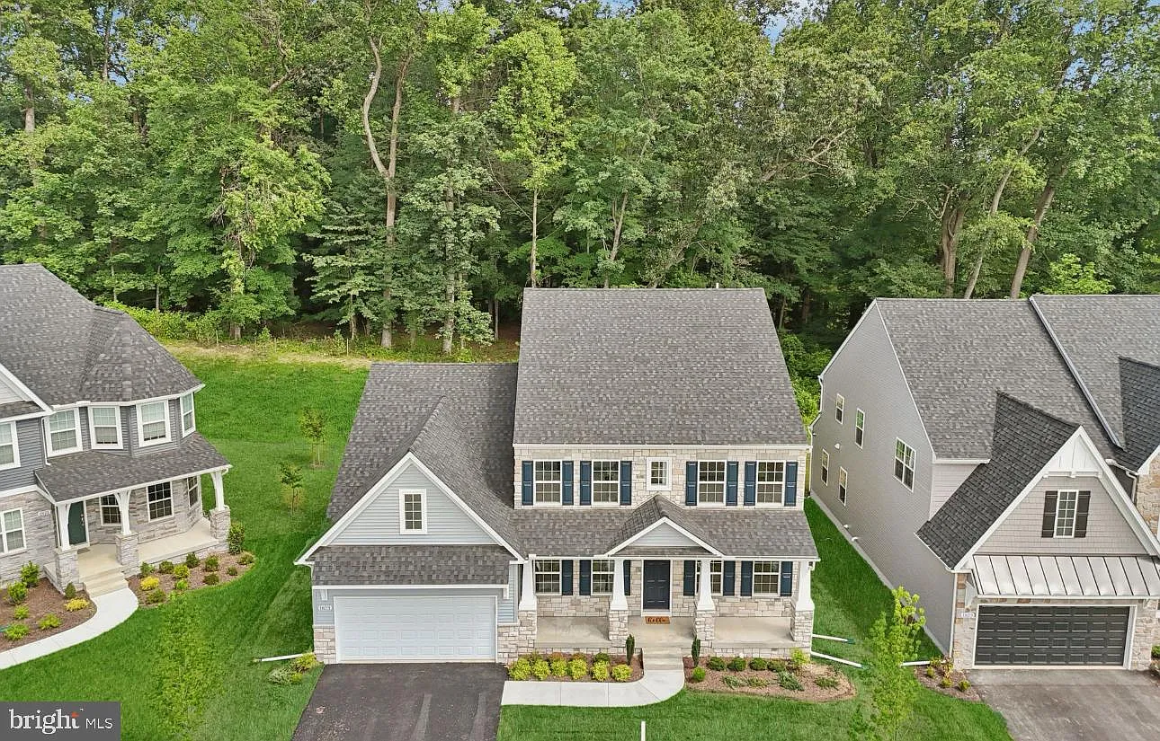 5 bed, 2.5 bath, 4920 sqft, $6,000 — Photo 3