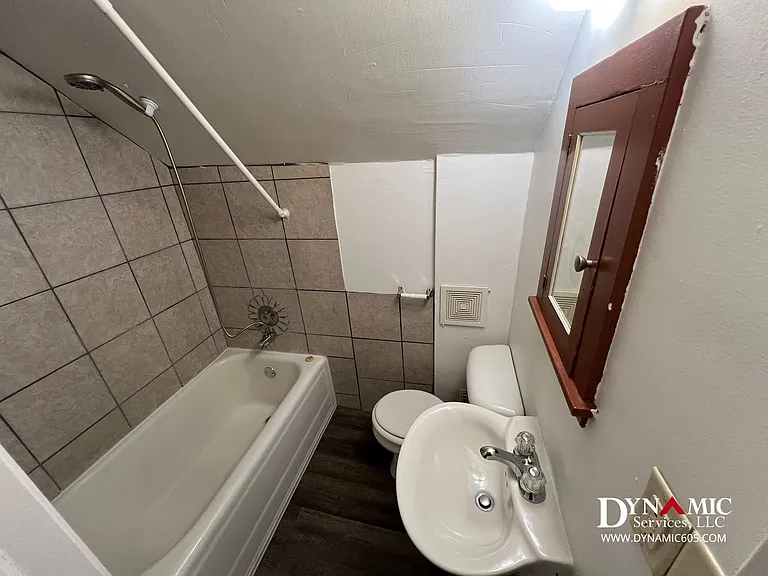 502 S Duluth Ave | Tenant Pays Electric Only — Photo 9