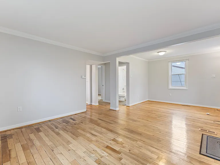 3010 Hessel Ave — Photo 6