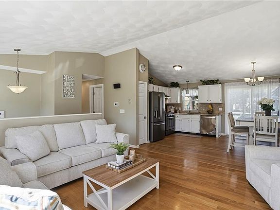4th image of 83 Holmes Rd