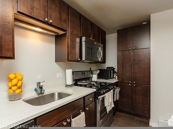 2nd image of 2254 W Foster Ave #1015