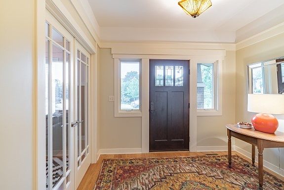 3rd image of 1202 N Oakridge Ct