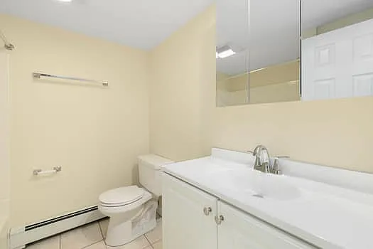 Parkway Cedarhurst Apartments — Photo 42