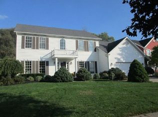 96 Sunburst Cir, East Amherst, NY 14051