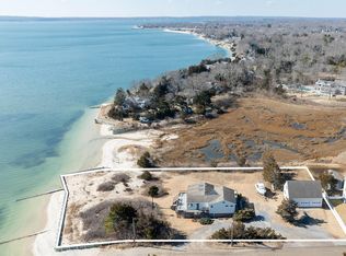 17 Beach Rd, Laurel, NY 11948