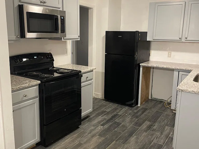 4063 Tara Dr — Photo 2