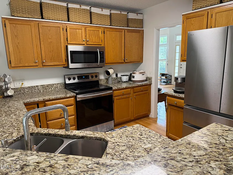 112 Woodshire Ln — Photo 13