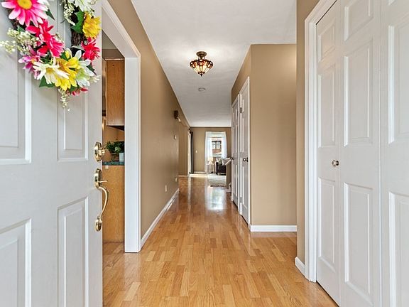 3rd image of 202 Sherwood Forest Ln