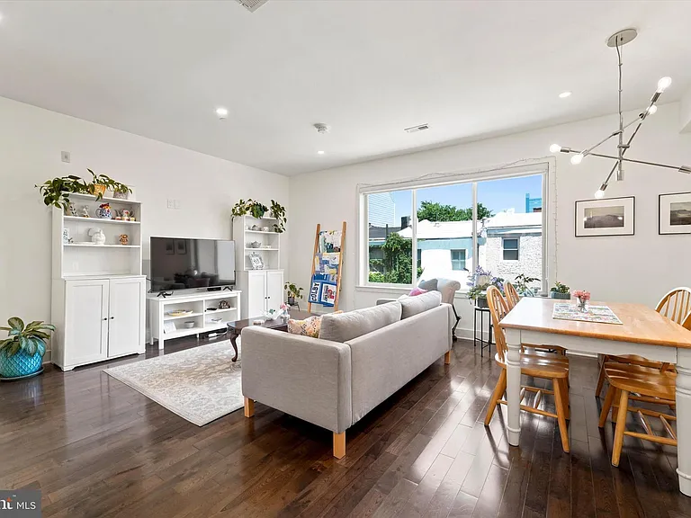 1729 Carpenter St #C — Photo 2