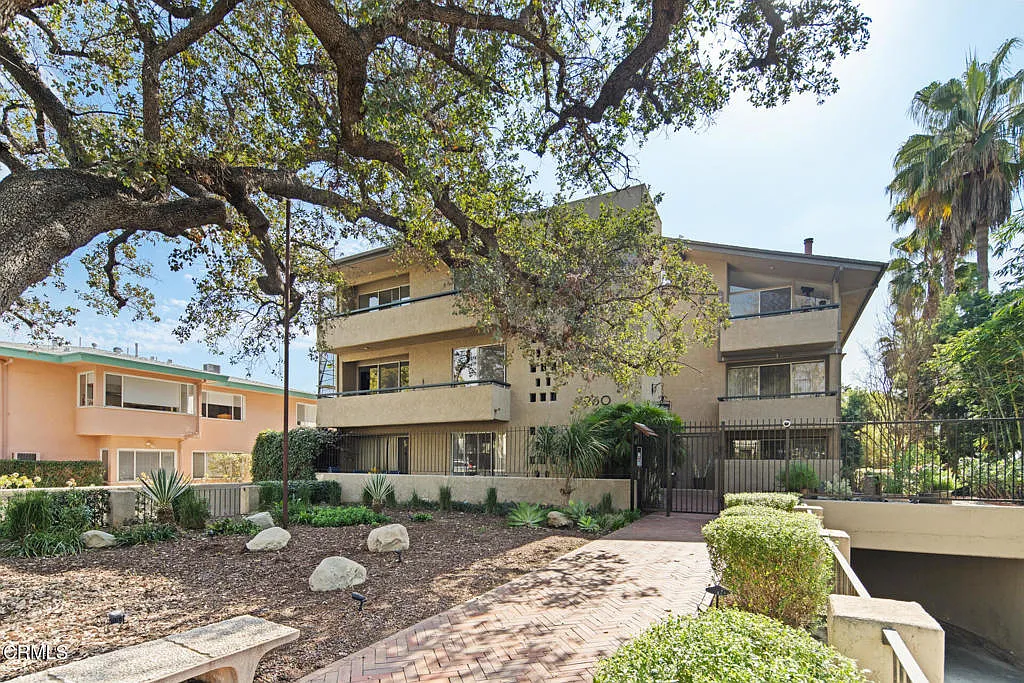 2 bed, 3.0 bath, 1246 sqft, $3,500 — Photo 2