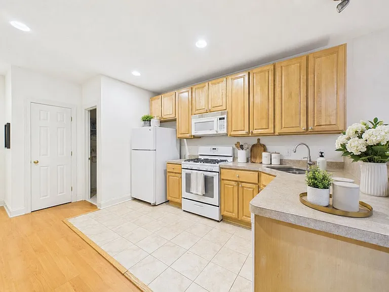 3040 W Stiles St — Photo 7