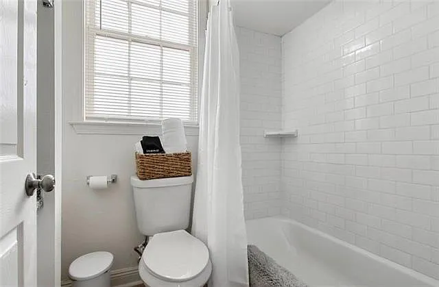 1039 Marais St #4 — Photo 7