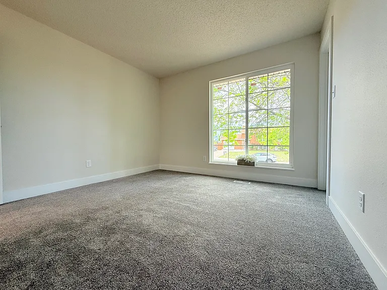 4770 Newton Dr — Photo 21