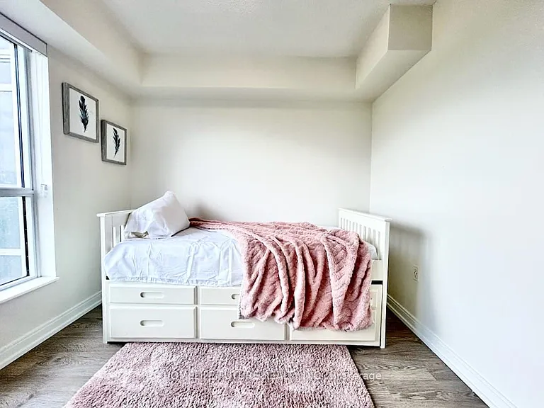 275 Village Green Sq #422 — Photo 7