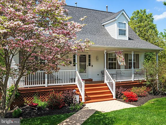2nd image of 106 Blanche Cir