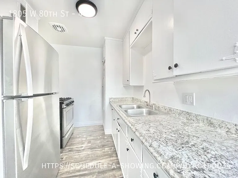 1805 W 80th St #4 — Photo 4