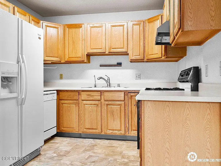 528 State St — Photo 7