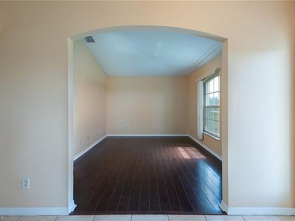 4th image of 3039 NW 41st Pl