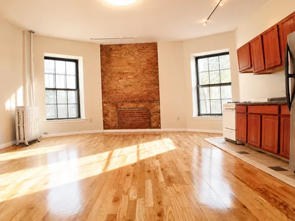 264 Gates Avenue image 1 of 5