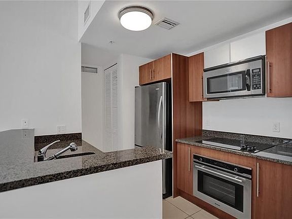4th image of 300 S Biscayne Blvd #L-402