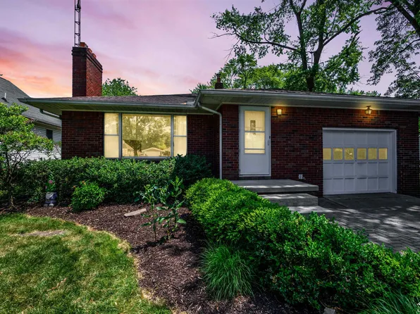 2330 Vivian Rd, Monroe, MI 48162