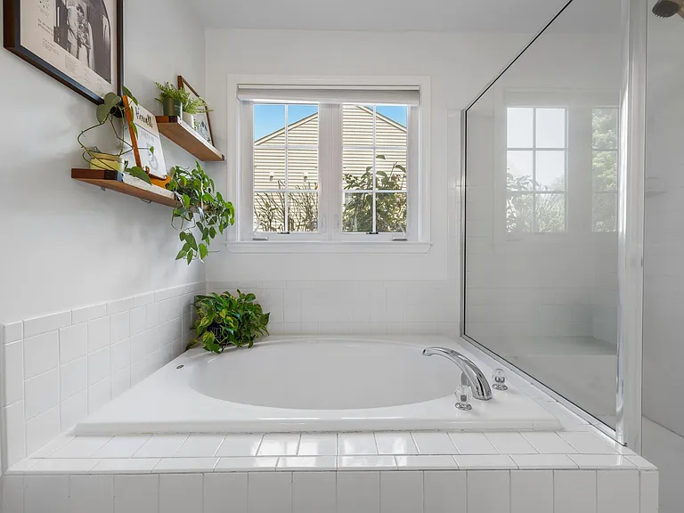 137 Whispering Woods Pl — Photo 24