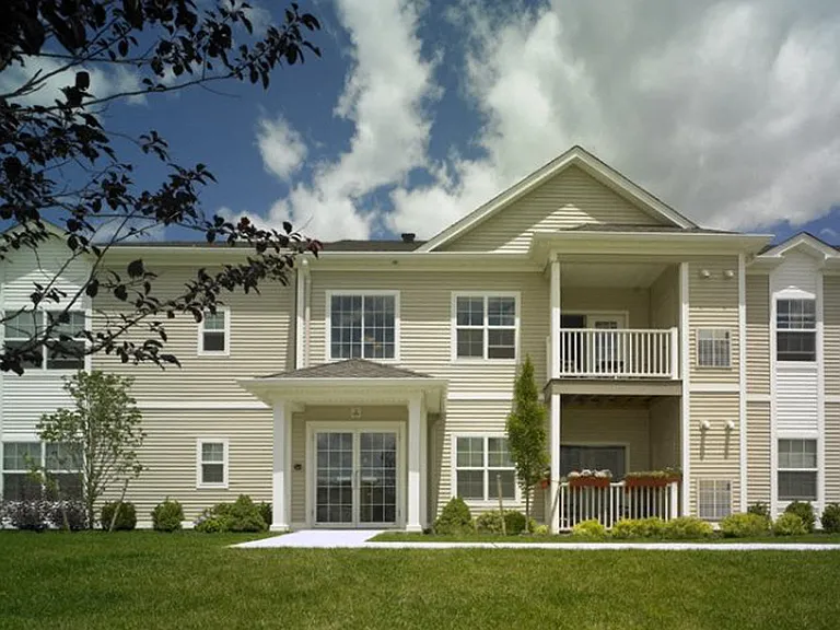 Sutton Hill Apartments and The Point at Sutton Hill — Photo 8
