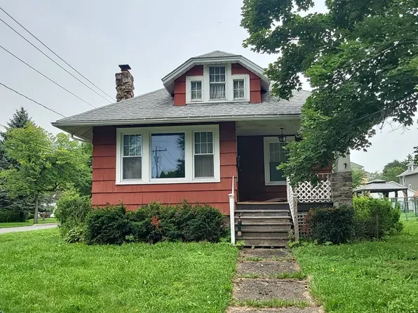 217 William St, Medina, NY 14103