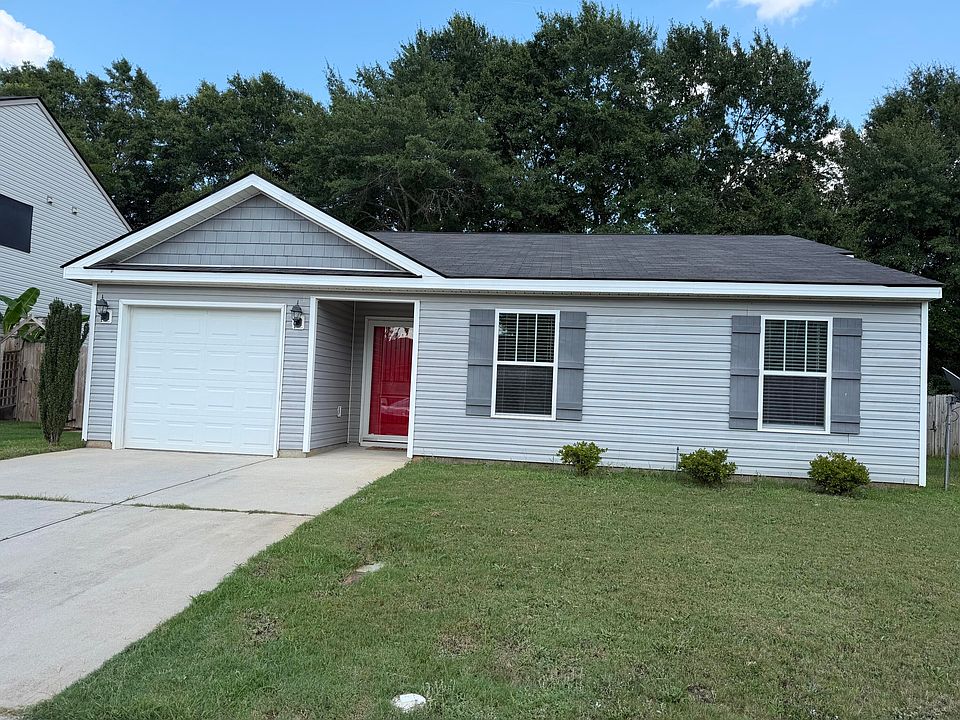 1st image of 697 Fox Haven Dr