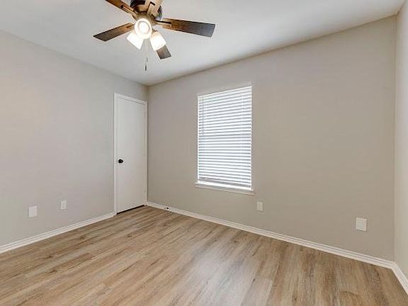 3rd image of 5906 Greengate Dr Unit C