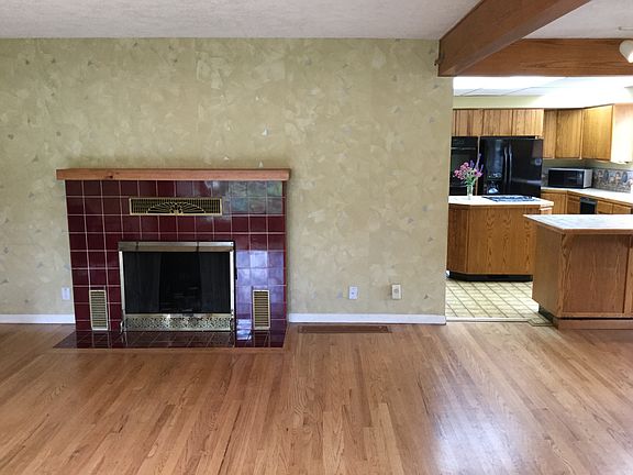 Make it your home - fireplace upstairs and downstairs to kee