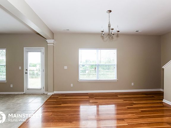 4th image of 271 Flanders Dr