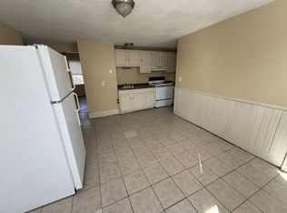 27 Salem St APT 2R, Salem, MA 01970