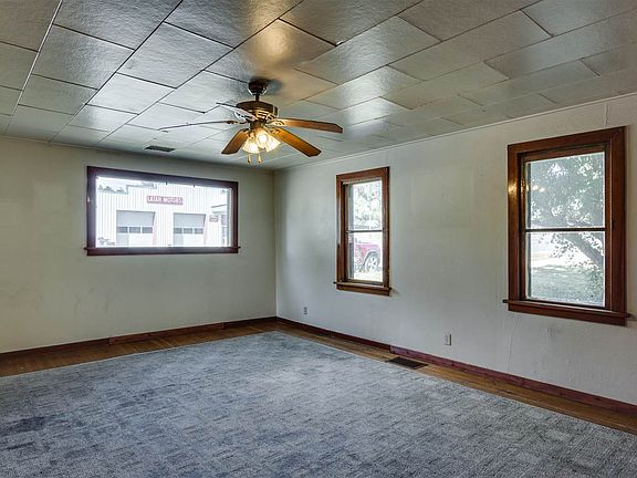 4th image of 131 W Market St