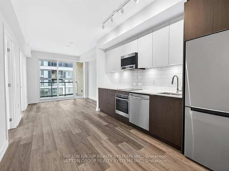6 Chartwell Rd #402 — Photo 5