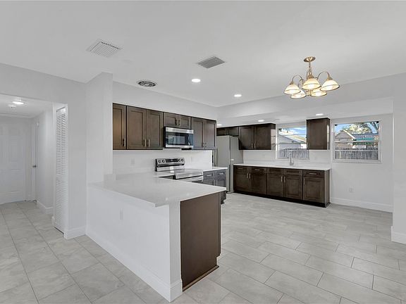 5th image of 14410 Sussex Dr
