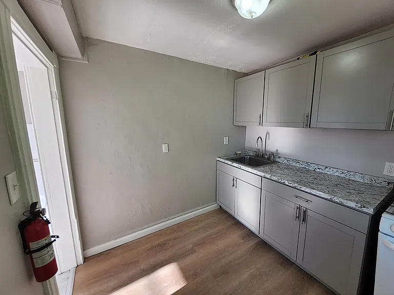 59 Van Ness St #1 — Photo 6
