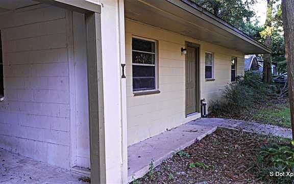 2nd image of 2908 Oakwood Dr #1