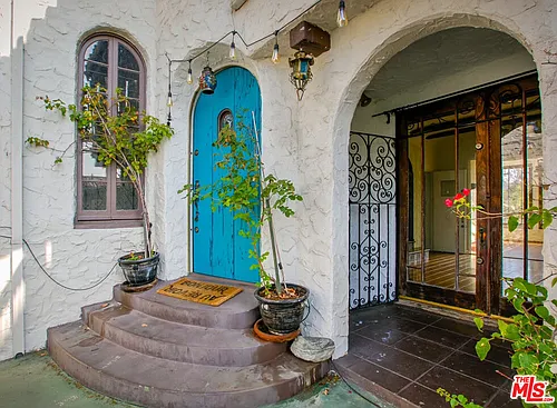 2030 Vine St Photo 1