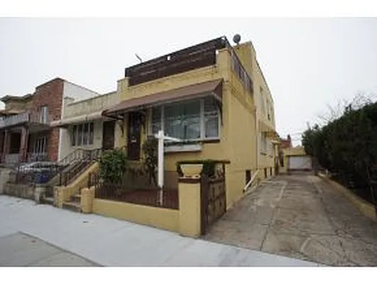 Sold by Ben Bay Realty Co | media 1