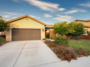 2850 S Oakhurst Ct, Visalia, CA 93292