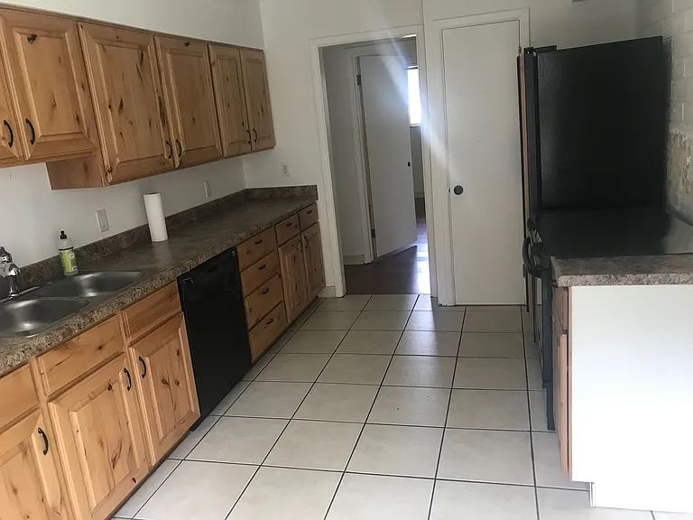 906 E 3rd Ave #140 — Photo 3