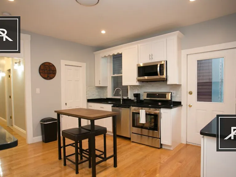 9 Story St #2 — Photo 3