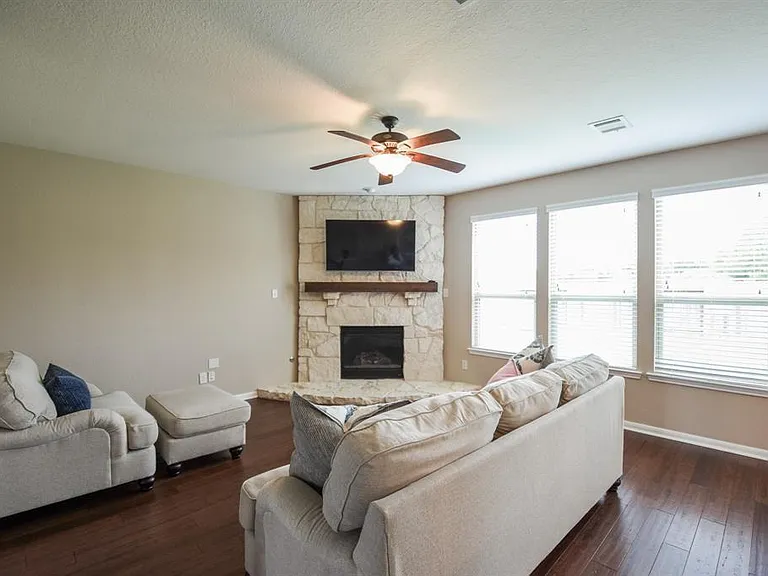 7002 Edwanna Ln — Photo 5