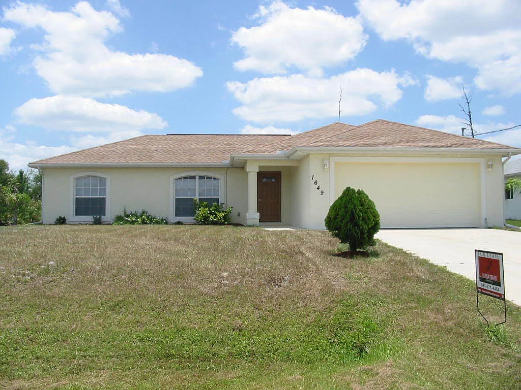 Chamberlain & Price - North port — Photo 1