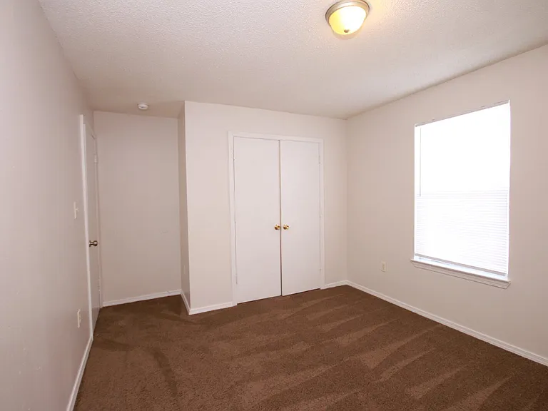 624 N G St — Photo 6